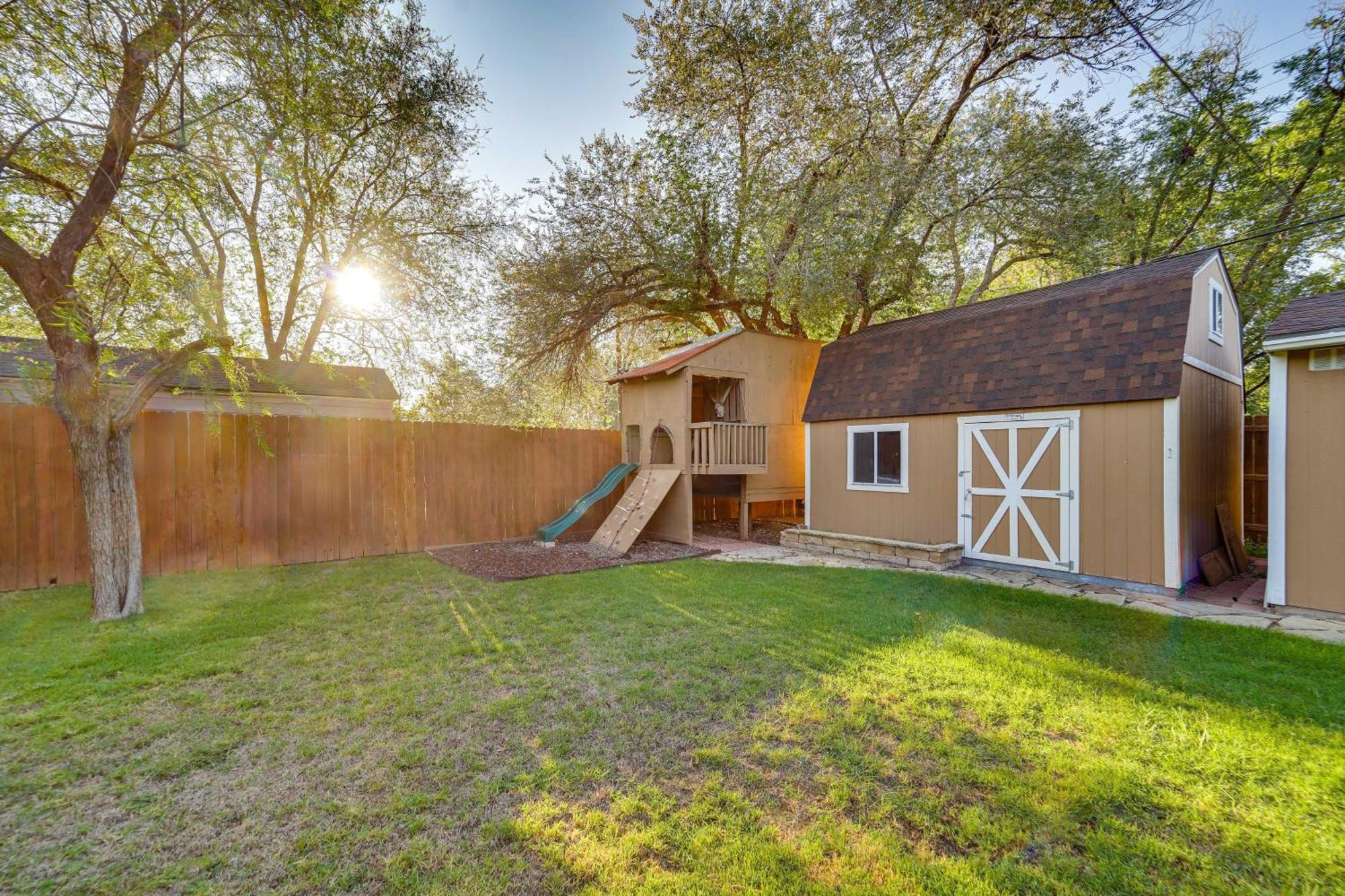 Lovely Lubbock Home With Furnished Deck And Grill ภายนอก รูปภาพ